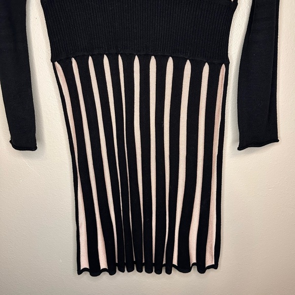 Calvin Klein Women’s Long Sleeve Knit Sweater Dress Size Medium Black Tan - Picture 2 of 6